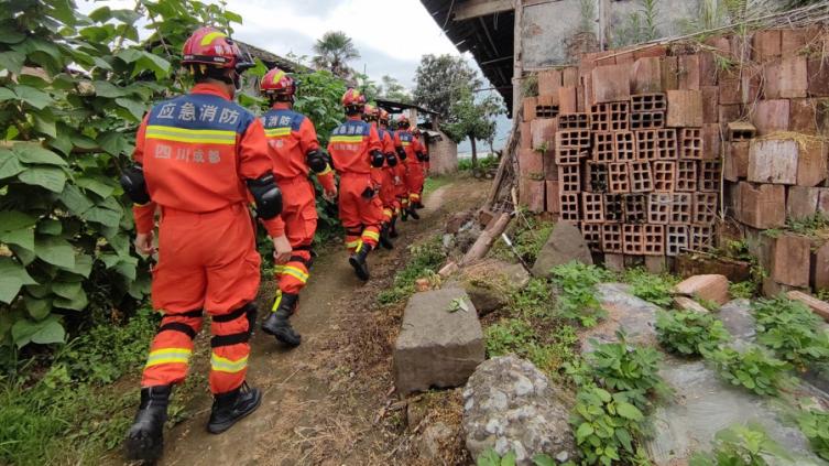 Al menos siete muertos por un fuerte sismo en el suroeste de China