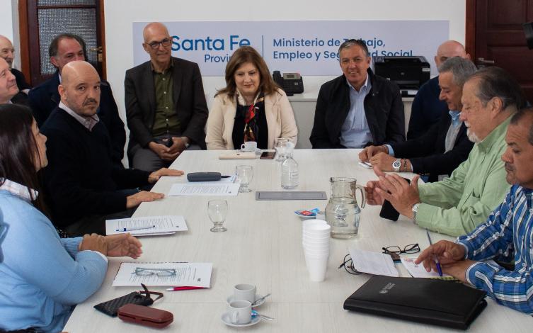 La provincia se reunió con representantes de los gremios docentes