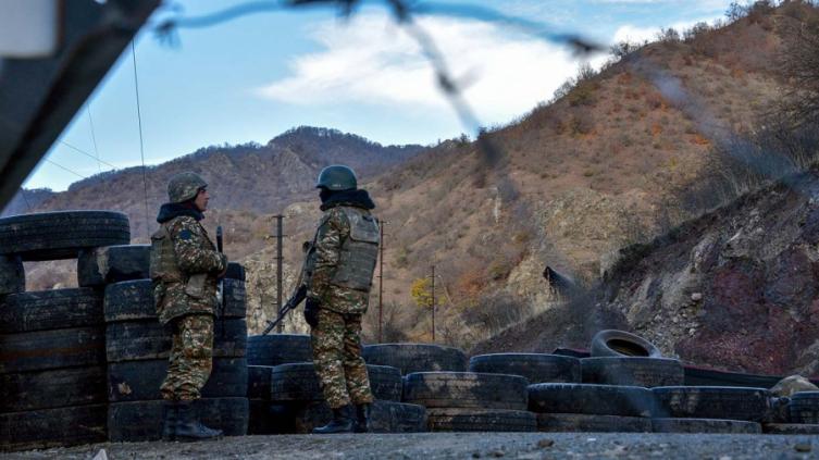 Al menos 100 muertos en combates en la región disputada por Armenia y Azerbaiyán