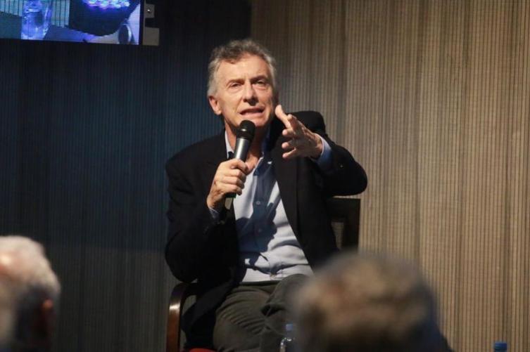 Macri dijo que se reuniría con Cristina 