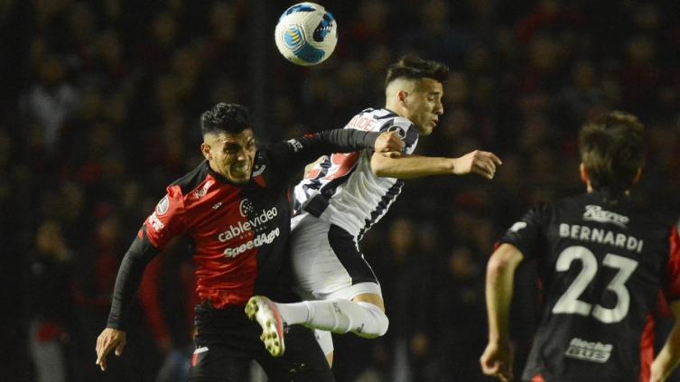 Colón y Talleres se miden en el Kempes