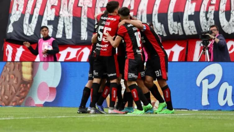 Disturbios entre los hinchas de Newell's y la policía