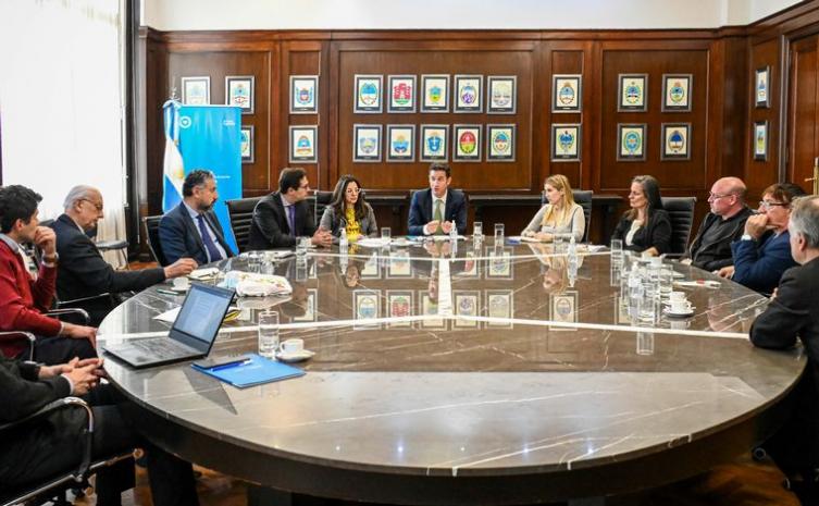 Faltante de figuritas: la Secretaría de Comercio reunió a kiosqueros y Panini