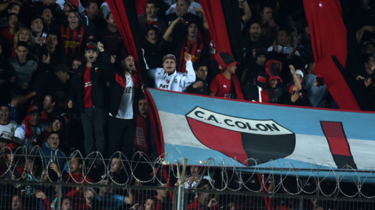 Barras en Colón: el plantel aguarda respuestas para volver a entrenar