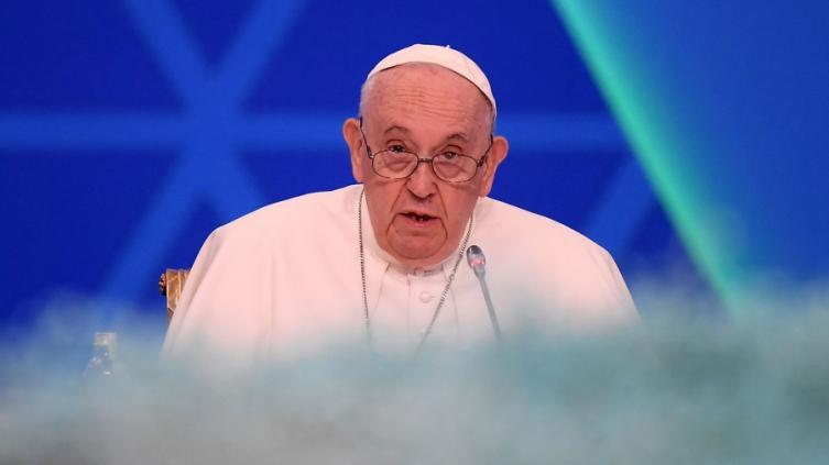 Para el Papa Francisco, la economía basada en el consumismo 