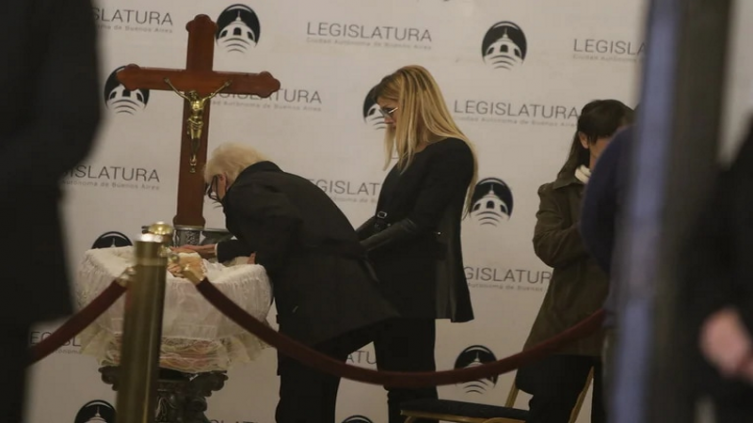 Carlitos Balá es despedido en la Legislatura Porteña