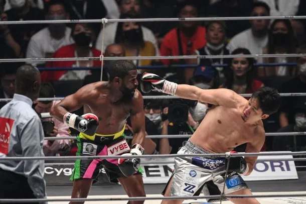 El KO de Mayweather a Asakura