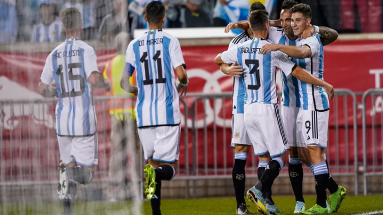 La selección argentina goleó 3-0 a Jamaica en el cierre de su gira por Estados Unidos