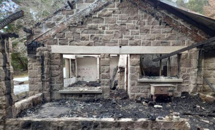 Un grupo mapuche usurpó una cabaña tras atacar a Gendarmería en Villa Mascardi