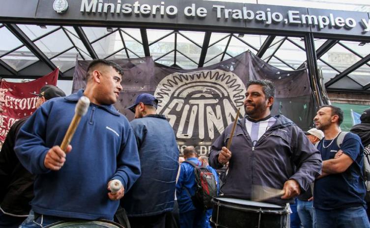 El gremio del neumático endurece su postura: no hay acuerdo para destrabar el conflicto