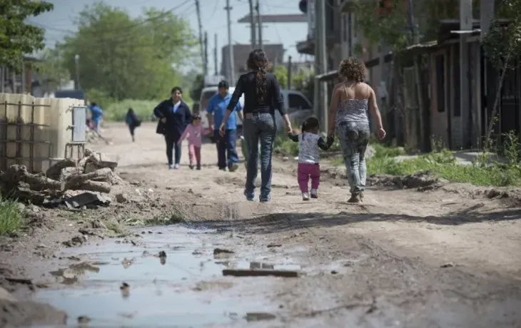 El Gobierno confirmó que analiza un bono para dos millones de personas