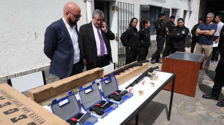 La provincia compró pistolas y escopetas para la policía 