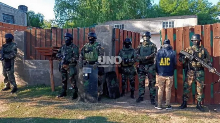 Se efectuaron allanamientos simultáneos por la venta de drogas 