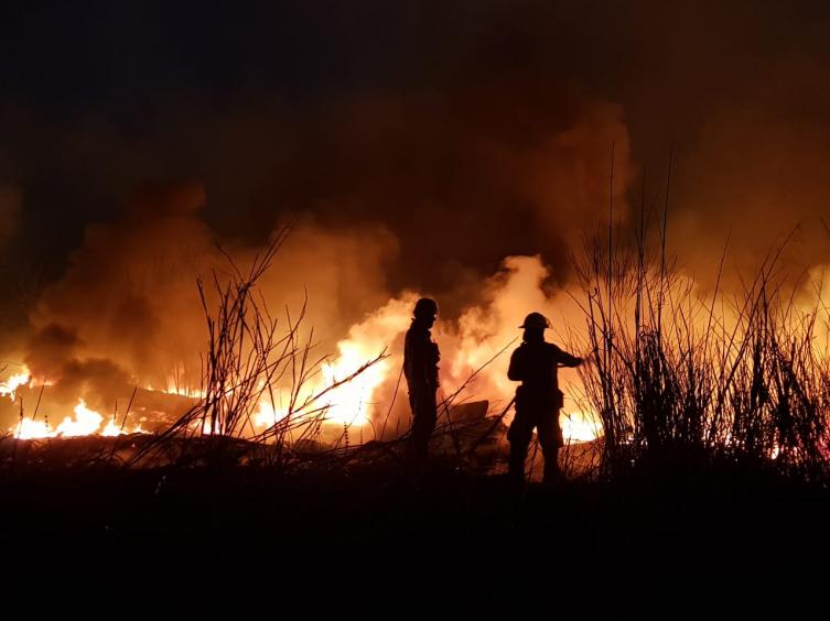 Córdoba: Un incendio de 2 kilómetros de frente avanza cerca de Cuchi Corral