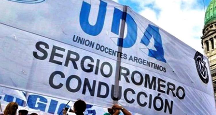 Nuevamente UDA en defensa de los docentes