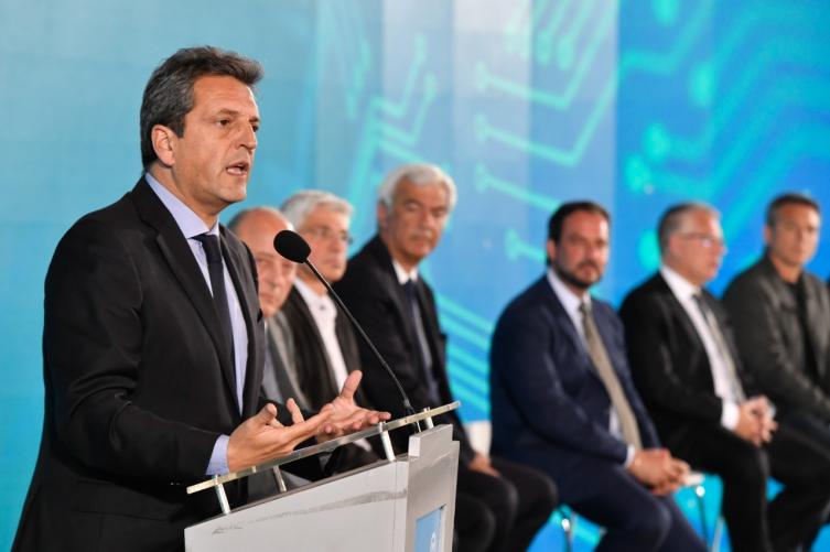 Massa presentó un nuevo Régimen de Fomento a las Inversiones y las Exportaciones