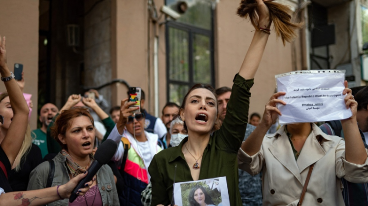 Irán: cuarta semana de protestas de mujeres con represión en las calles
