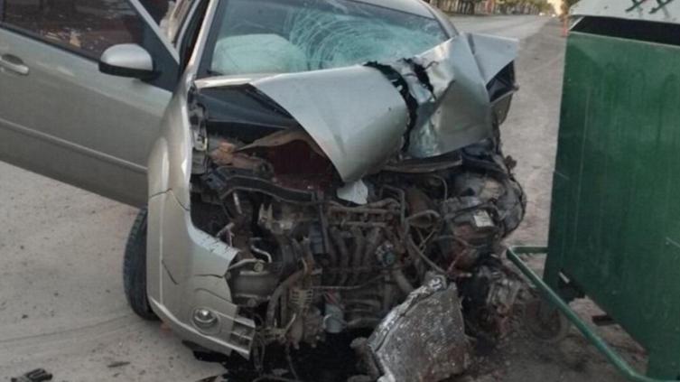 Dos hermanos esperaban el colectivo y murieron al ser atropellados por un auto