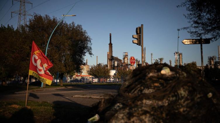 El gobierno francés intervino en un depósito de combustible en huelga