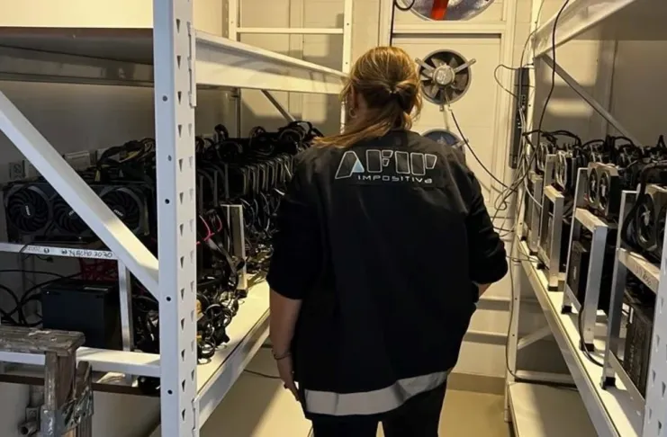 La AFIP allanó dos granjas clandestinas de criptomonedas 