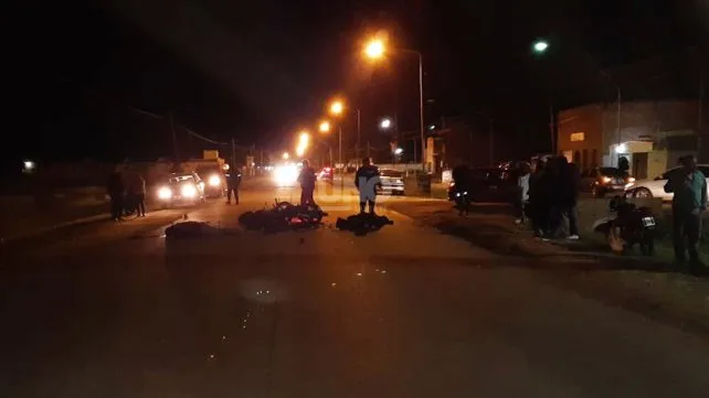 Dos motociclistas perdieron la vida en un choque frontal