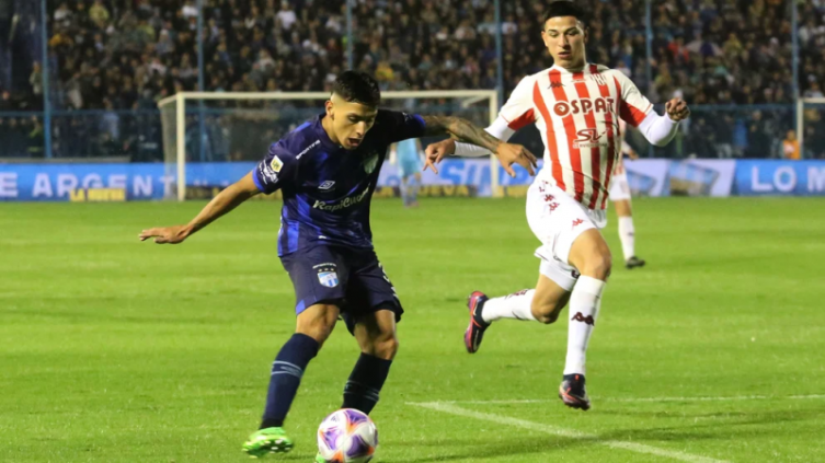 Unión no supo asegurar el resultado y Atlético Tucumán se lo empató en el final