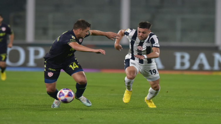 Moyano, el héroe del empate de Unión y Talleres bajo una lluvia torrencial en el Kempes