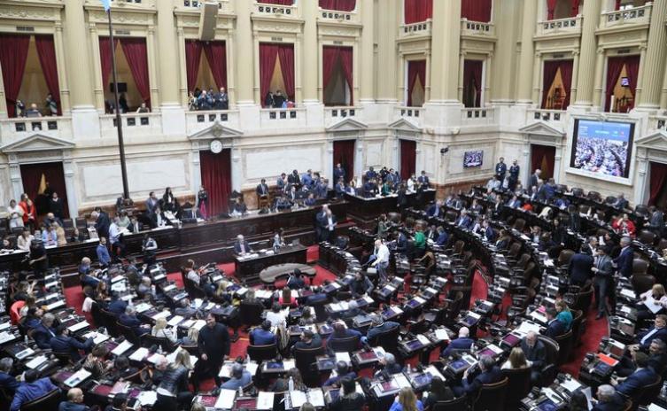 El oficialismo logró dictamen para el Presupuesto 2023 y se tratará el martes