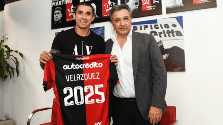 Gustavo Velázquez renovó con el club leproso