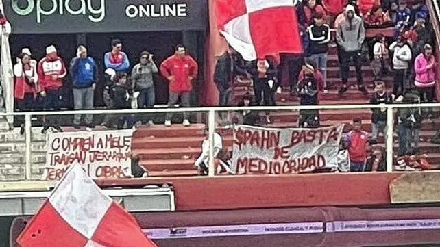 Banderas antes de empezar e insultos en el final en Unión