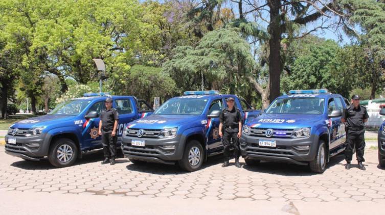 Entregaron 20 camionetas 0km para la policía de a provincia