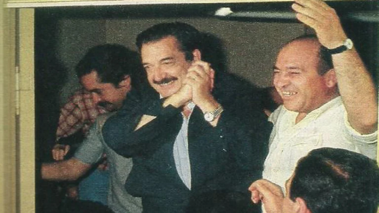 Las claves de la victoria y el festejo íntimo de Alfonsín el día que ganó las elecciones en 1983
