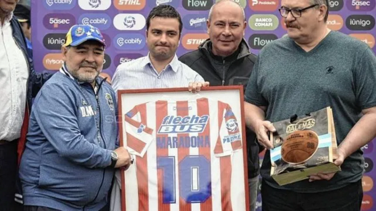 Unión le brindó una dedicatoria especial para Diego Maradona