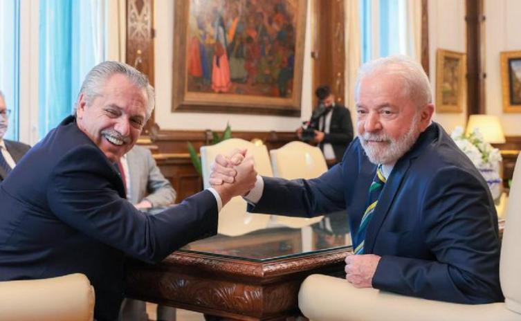 Alberto Fernández viaja a Brasil para encontrarse con Lula