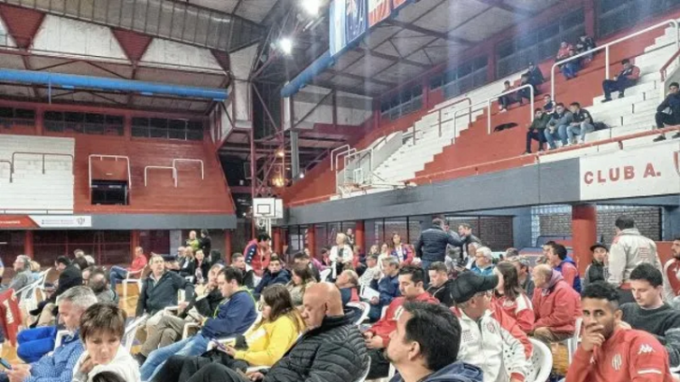 Asamblea acalorada: Los socios de Unión se revelaron contra la dirigencia