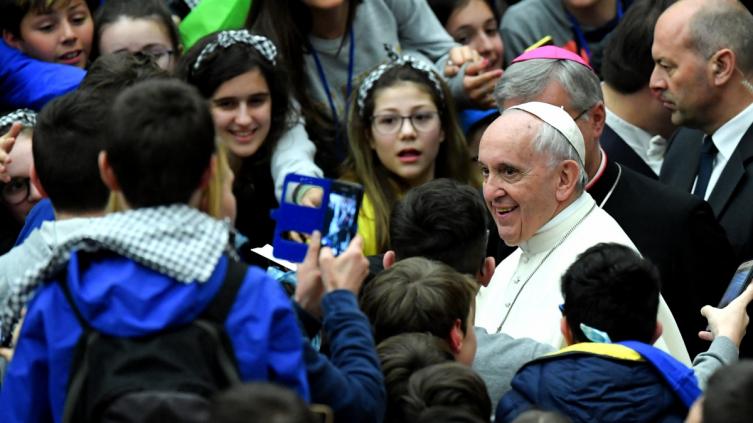 El Papa denunció que millones de niños viven en condiciones similares a la esclavitud