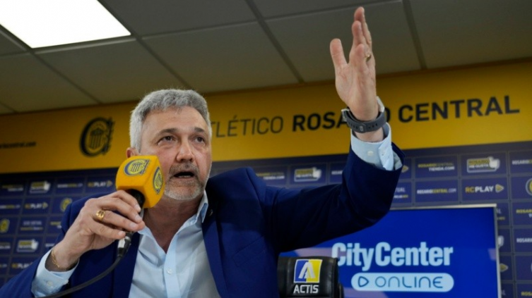 Carloni arremetió contra Belloso: tras la renuncia de Tevez