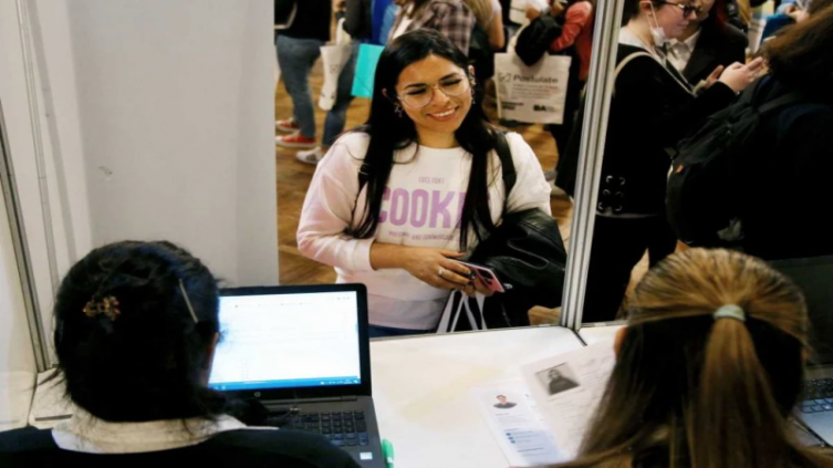 Cuatro de cada 10 trabajadores cambiarían de empleo por mejores condiciones laborales