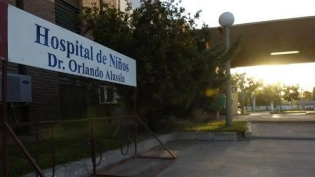 Abrazo simbólico en los hospitales Iturraspe y Alassia