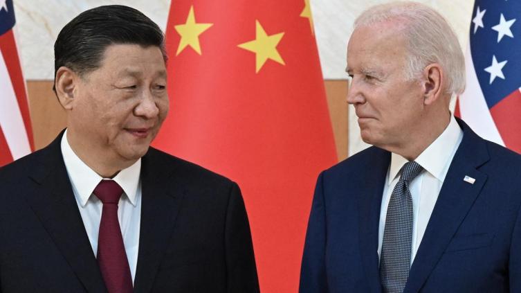 Xi y Biden se dieron la mano al reunirse en Bali y coincidieron en la necesidad de evitar un 