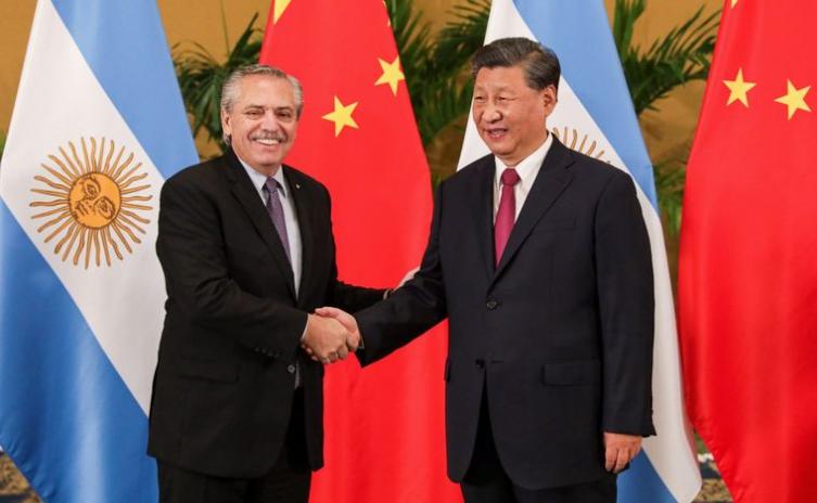 Alberto Fernández se reunió con Xi Jinping tras sufrir una gastritis erosiva