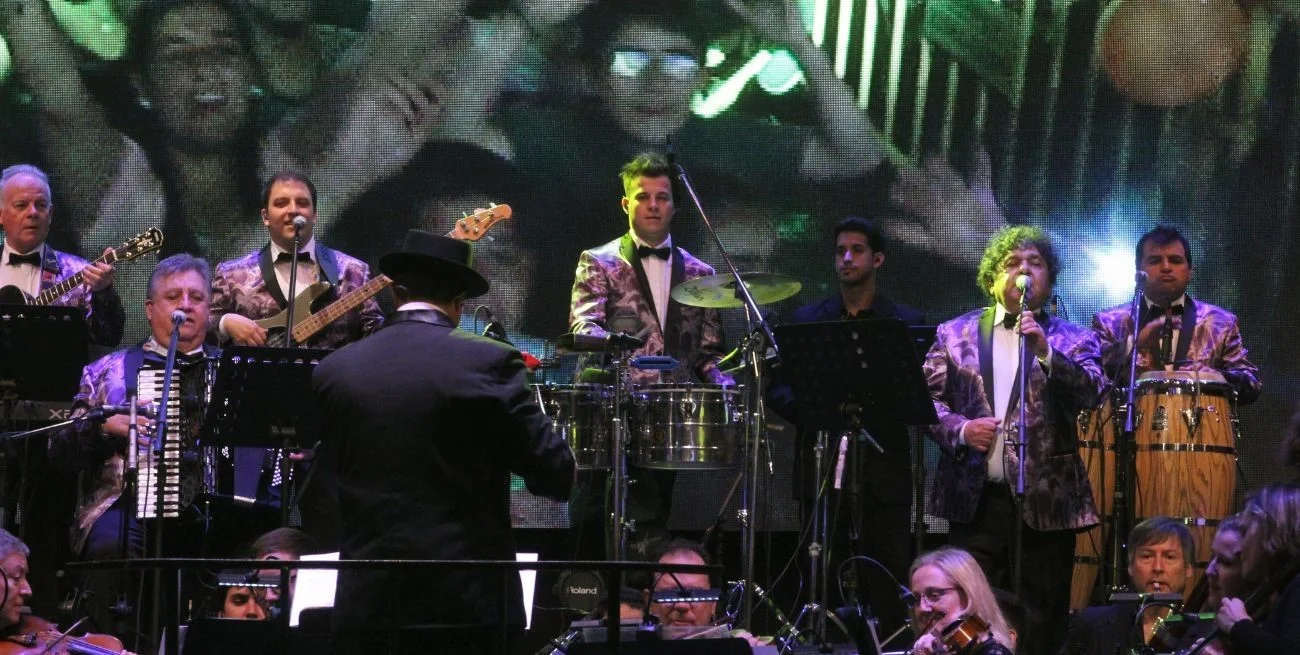 Con un marco multitudinario y al ritmo de Los Palmeras, Santa Fe festejó sus 449 años