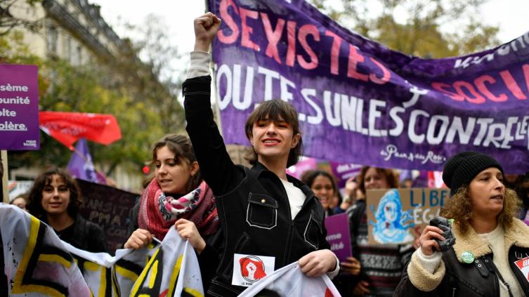 Marchas masivas en las calles de Francia contra la violencia de género