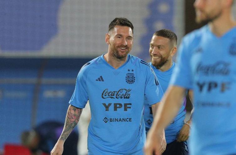 Messi se entrenó con normalidad pensando en el debut ante Arabia Saudita