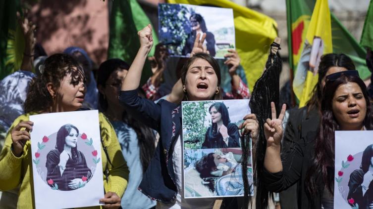 La ONU informó más de 300 muertos en Irán por la represión de las protestas por Amini