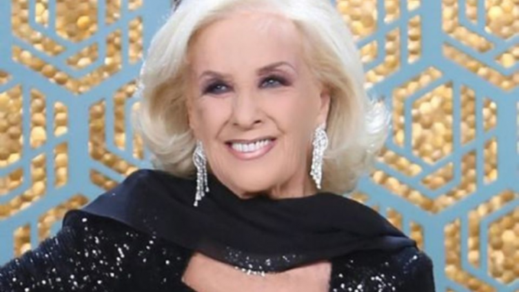 Mirtha Legrand recibió una distinción de  la Embajada Francesa