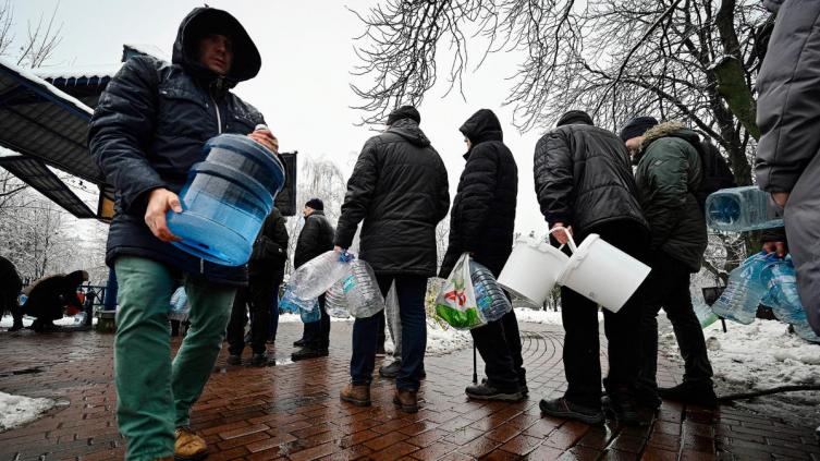 Gran parte de Ucrania sigue sin luz ni agua tras los ataques rusos
