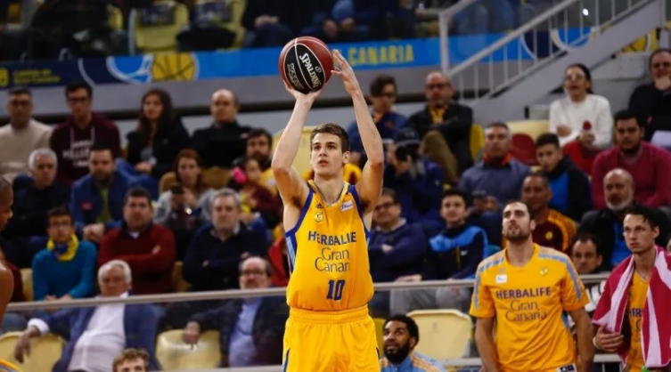 Nicolás Brussino brilló en la Liga Endesa