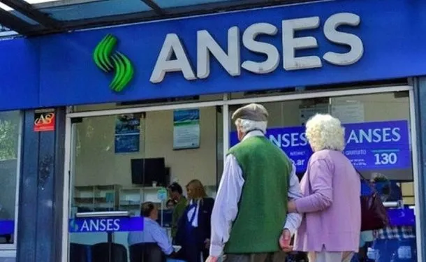 Bono oficial de ANSES para jubilados: de cuánto es y a quiénes corresponde
