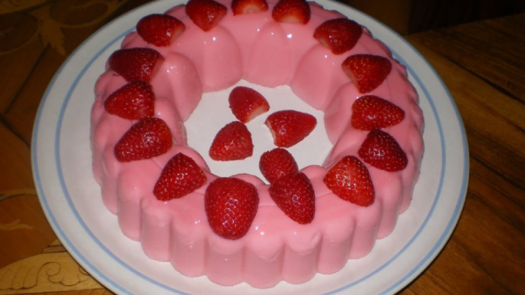 Postre de frutillas fresco y cremoso